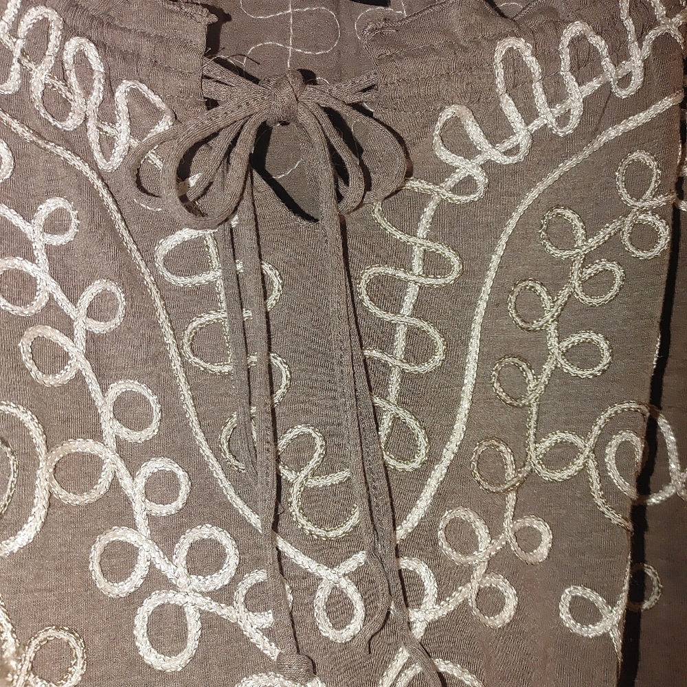 Lauren Michelle Women's Embroidered Brown Top W/bell Sleeve, Size M - Picture 5 of 7